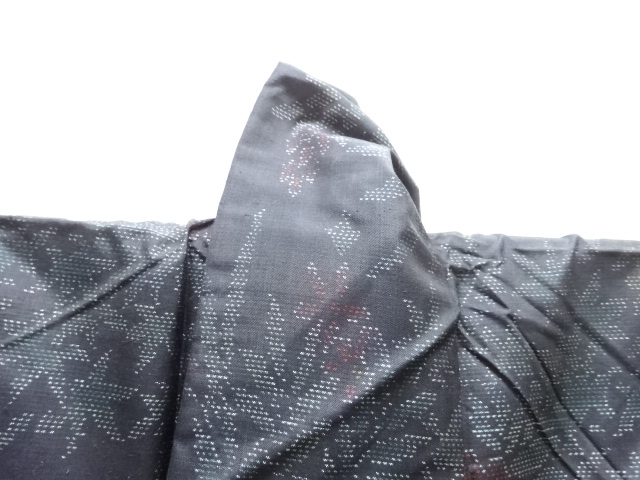  草花模様織り出し本場泥大島紬着物